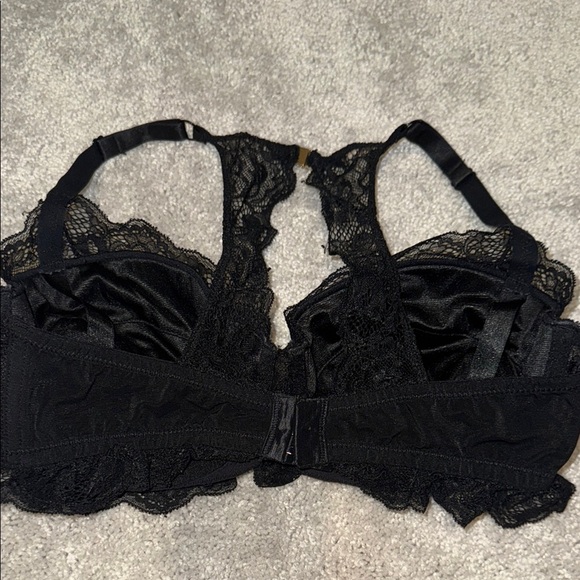 H&M Black Bralette with Adjustable Straps and Delicate Trim - Picture 3 of 5